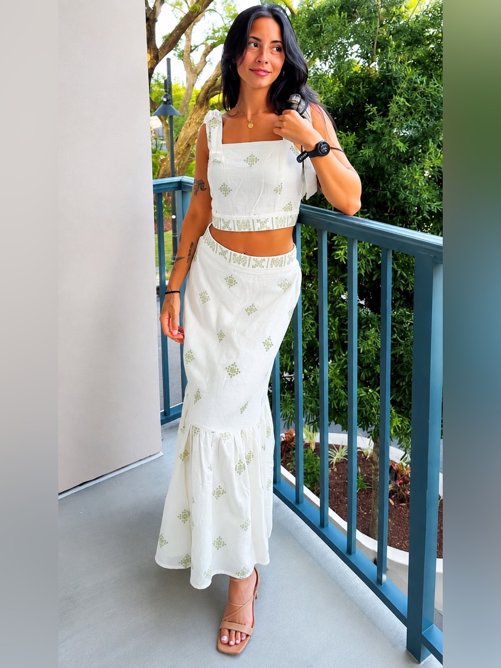 NEW (TWO PIRCE SET ) EMBROIDERED SKIRT AND TOP SIZE M 
🚨 FINAL PRICE NO
DISCOUNT